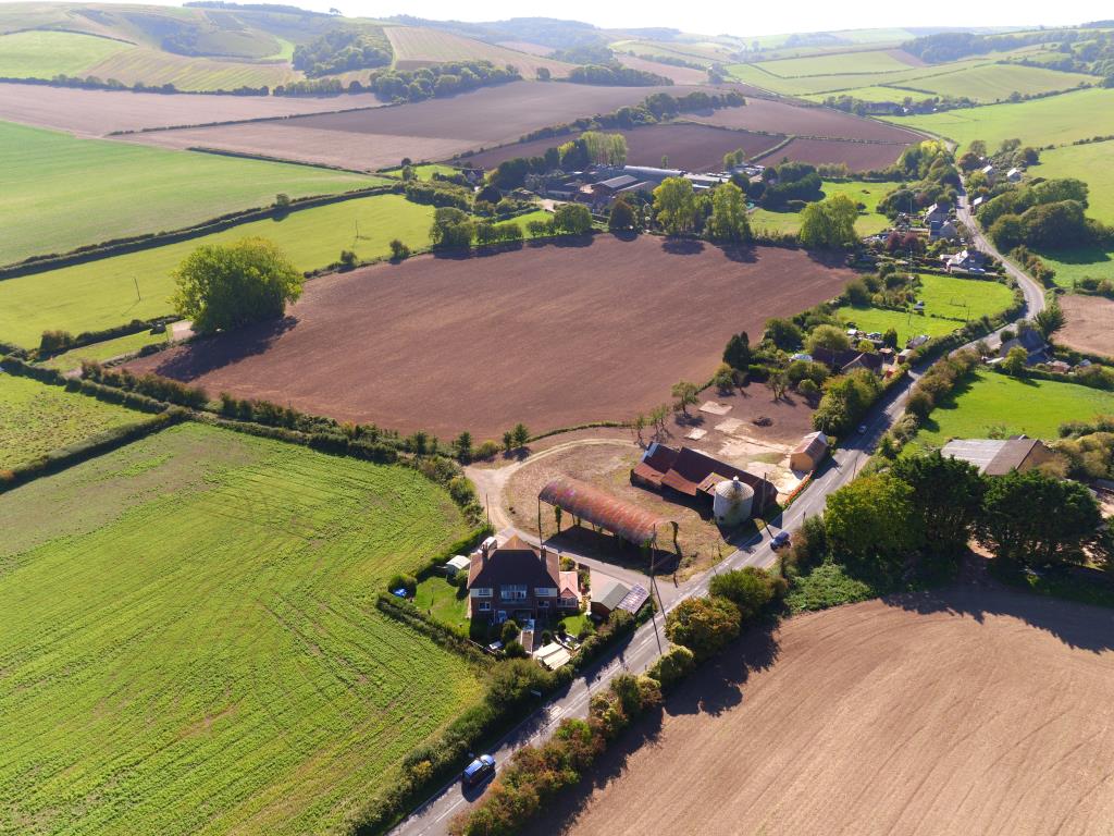 Lot: 27 - FOUR ACRES WITH BARNS FOR CONVERSION AND CONSTRUCTION OF A SUBSTANTIAL NEW DWELLING - Aerial Shot